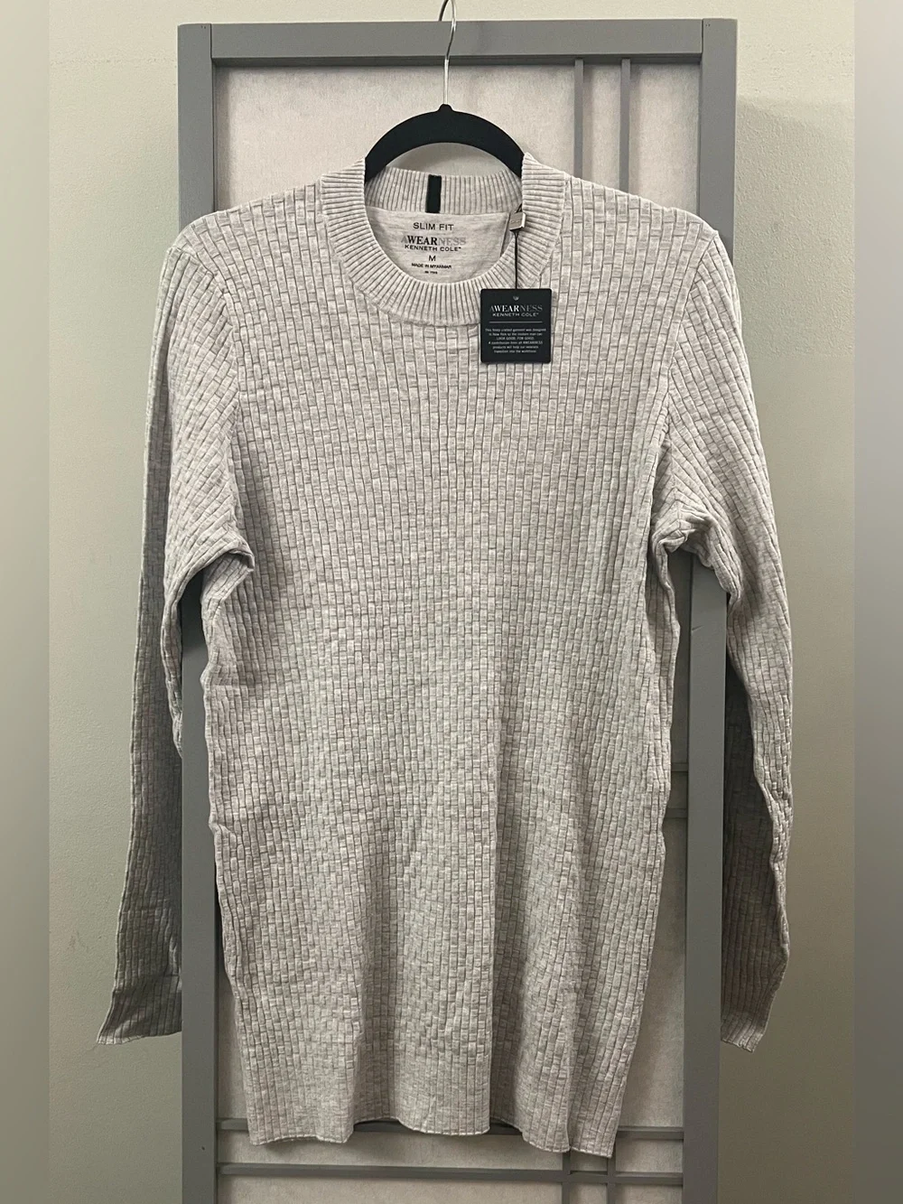 NWT Kenneth Cole Gray Long Sleeve V-Neck Sweater Thin Men’s Size Medium Slim Fit